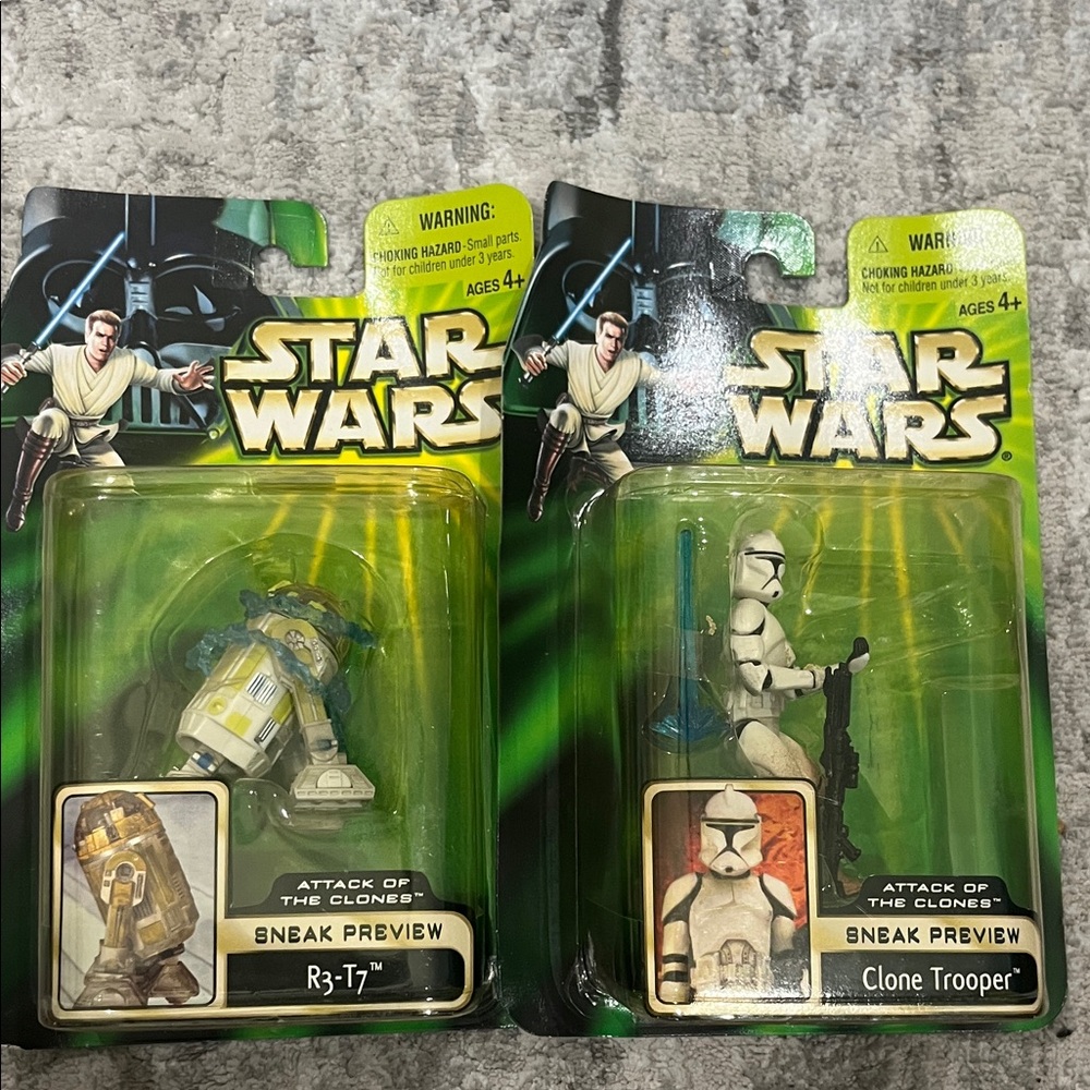 Star Wars Clone Trooper and R3-T7 Figures - White, Blue, Yellow